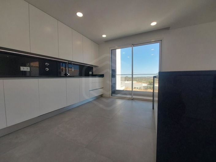 Image No.11-3 Bed House for sale