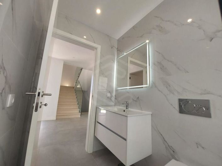 Image No.15-3 Bed House for sale