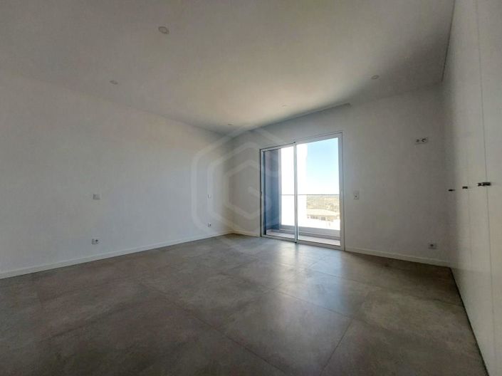 Image No.26-3 Bed House for sale