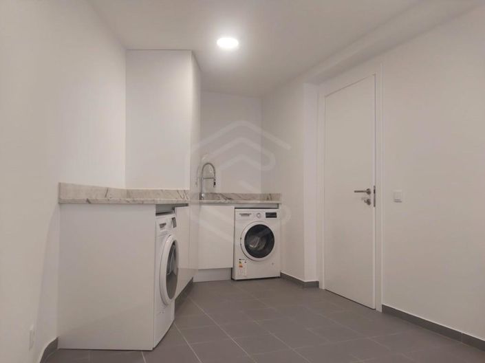 Image No.37-3 Bed House for sale