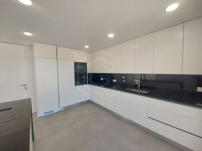 Image No.9-3 Bed House for sale