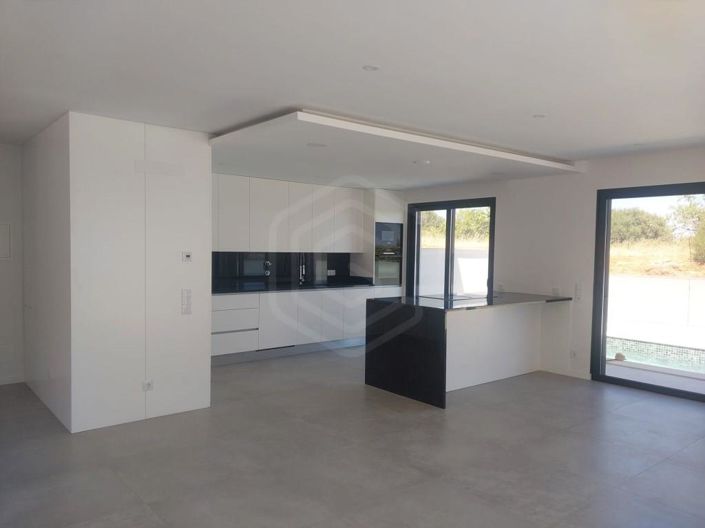 Image No.10-3 Bed House for sale