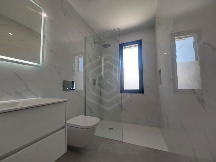 Image No.15-3 Bed House for sale