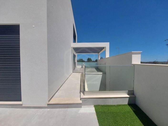 Image No.2-3 Bed House for sale