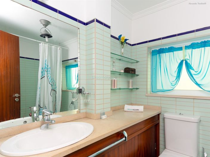 Image No.12-2 Bed House for sale