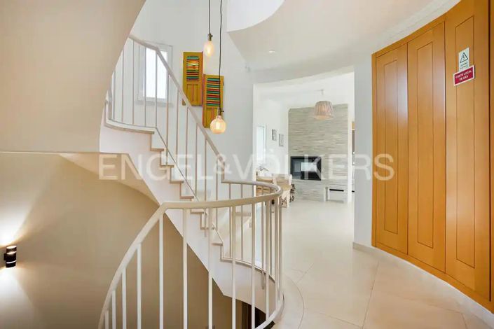 Image No.19-4 Bed House for sale