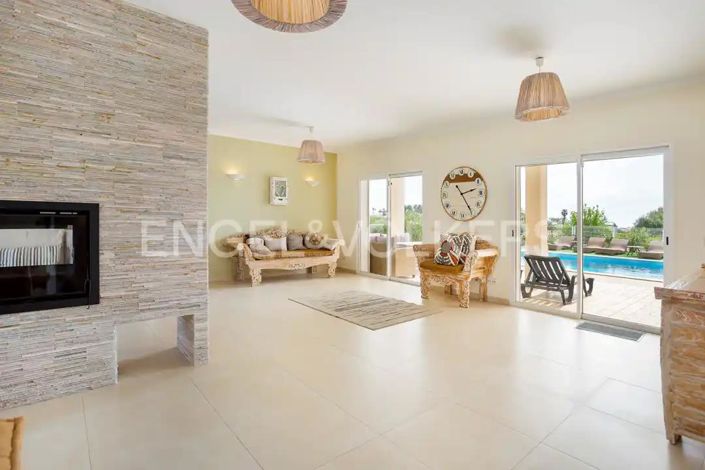 Image No.20-4 Bed House for sale