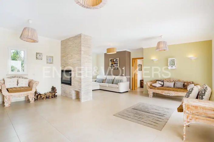 Image No.21-4 Bed House for sale