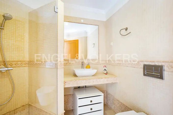 Image No.30-4 Bed House for sale