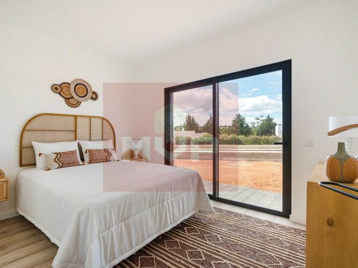 Image No.20-2 Bed House for sale