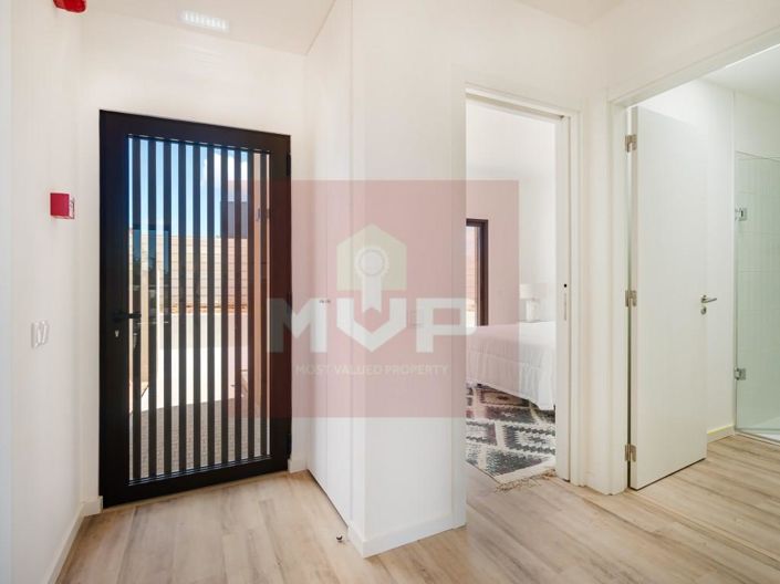 Image No.5-2 Bed House for sale