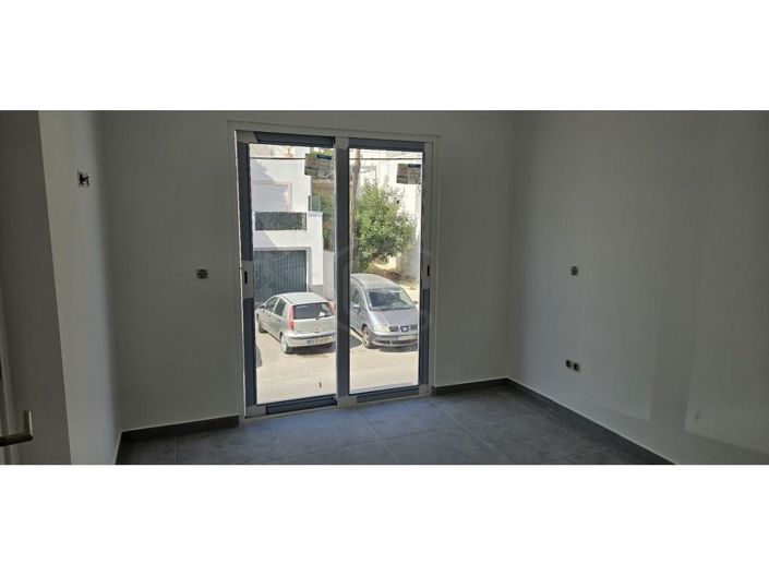 Image No.10-3 Bed House for sale