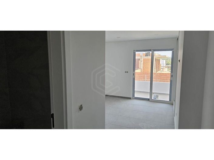 Image No.12-3 Bed House for sale