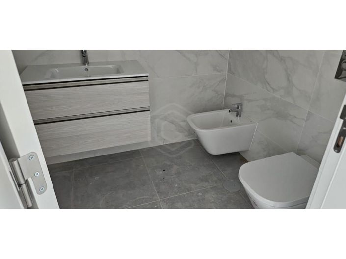 Image No.13-3 Bed House for sale