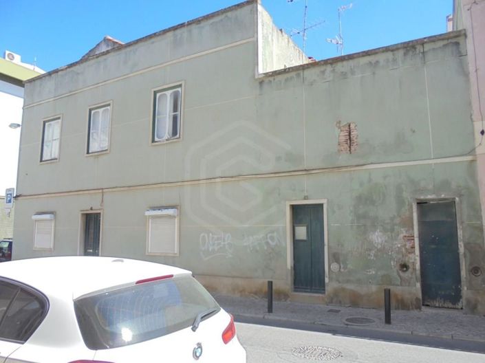 Image No.6-8 Bed House for sale