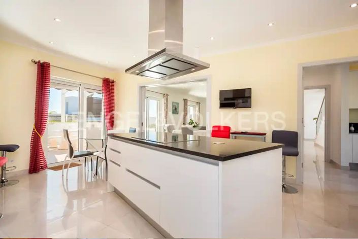 Image No.14-4 Bed House for sale