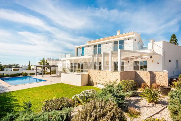 Image No.2-4 Bed House for sale