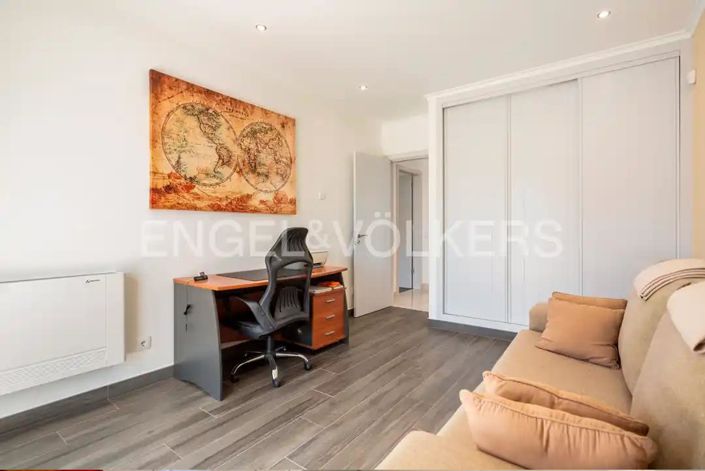 Image No.22-4 Bed House for sale