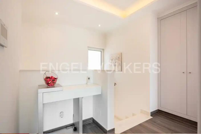 Image No.25-4 Bed House for sale