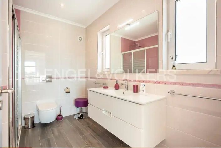 Image No.29-4 Bed House for sale