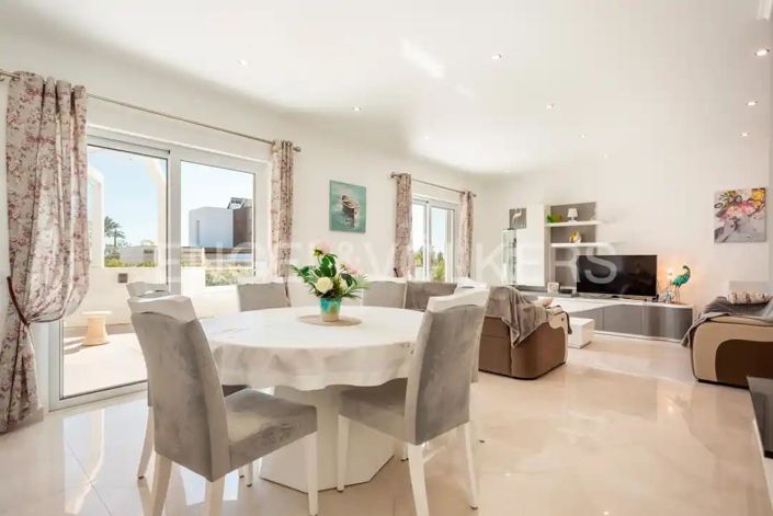 Image No.9-4 Bed House for sale