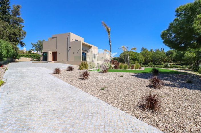 Image No.12-4 Bed House for sale