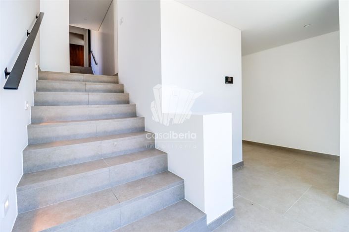 Image No.15-4 Bed House for sale