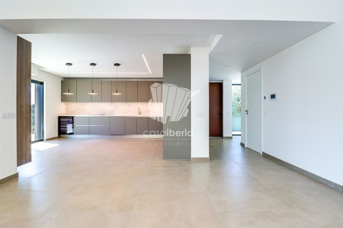 Image No.23-4 Bed House for sale