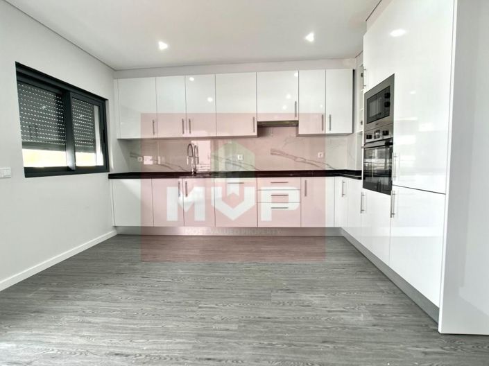 Image No.20-3 Bed Apartment for sale