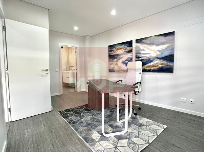 Image No.24-3 Bed Apartment for sale