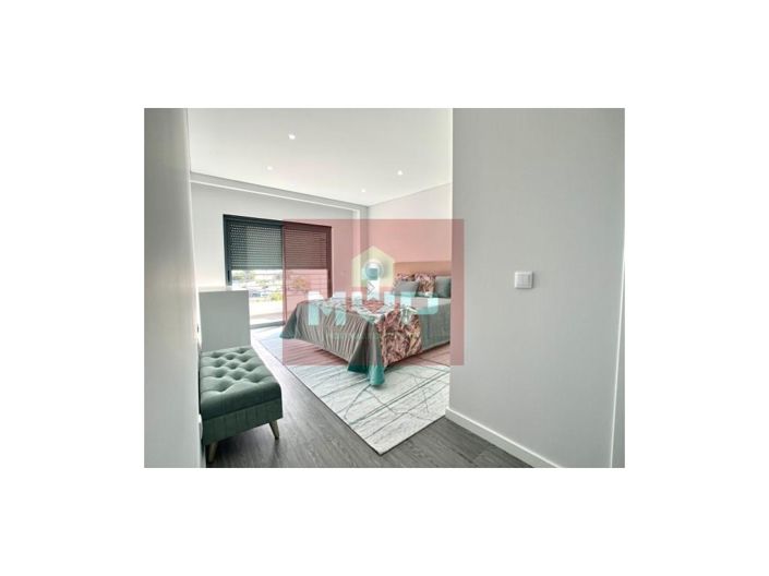 Image No.17-3 Bed Apartment for sale