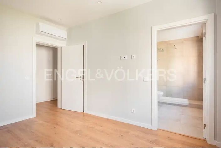 Image No.22-4 Bed Apartment for sale