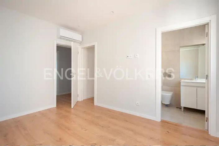 Image No.25-4 Bed Apartment for sale