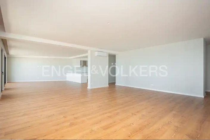 Image No.4-4 Bed Apartment for sale