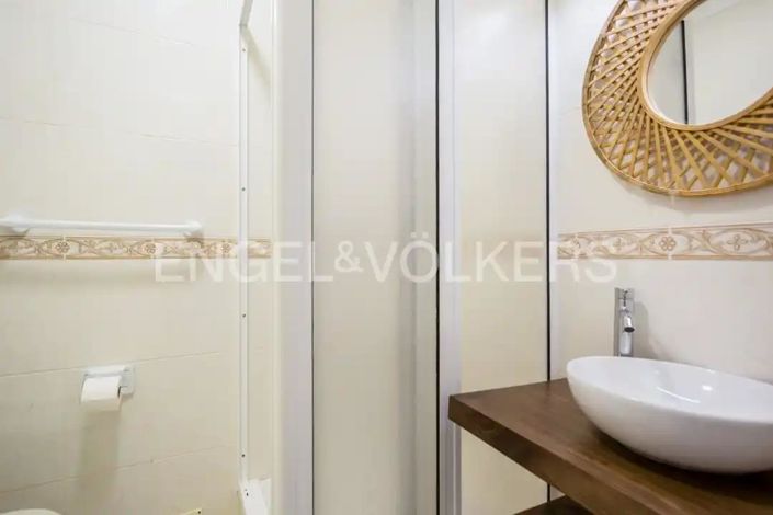 Image No.16-5 Bed House for sale