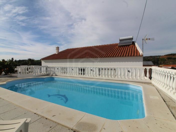 Image No.1-4 Bed House for sale