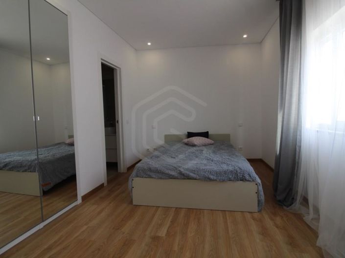 Image No.20-4 Bed House for sale