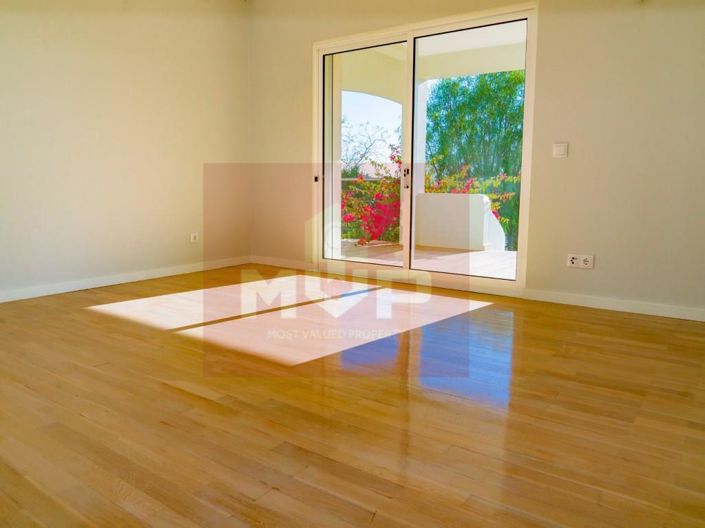 Image No.24-6 Bed House for sale