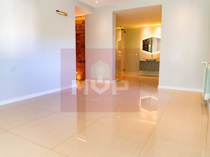 Image No.26-6 Bed House for sale