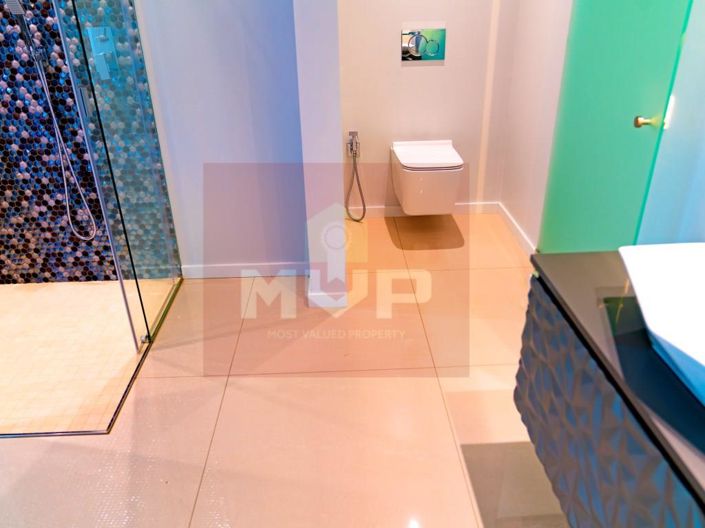 Image No.27-6 Bed House for sale