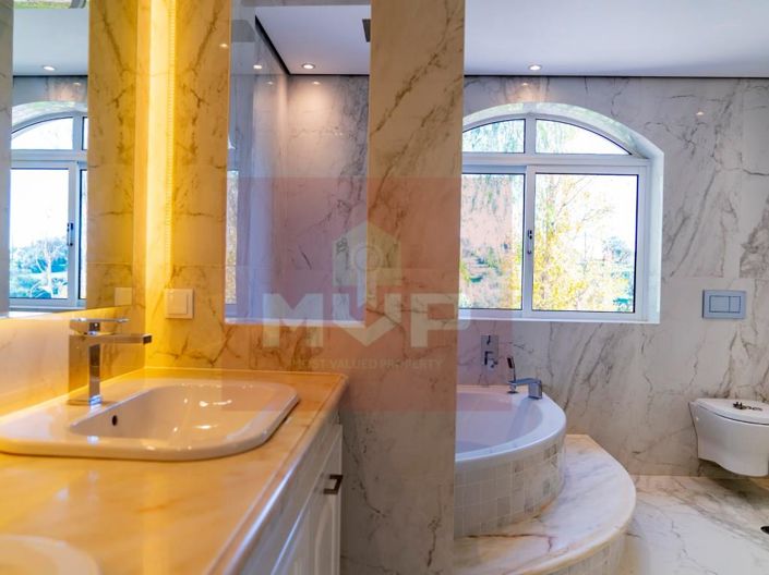 Image No.30-6 Bed House for sale