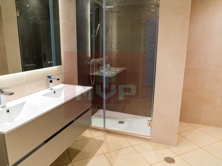 Image No.32-6 Bed House for sale