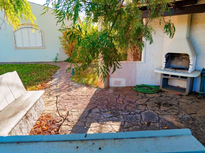 Image No.44-6 Bed House for sale