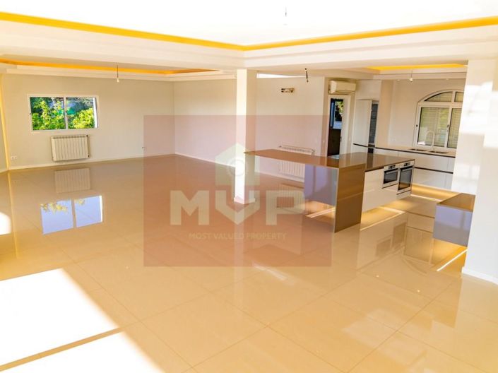 Image No.6-6 Bed House for sale