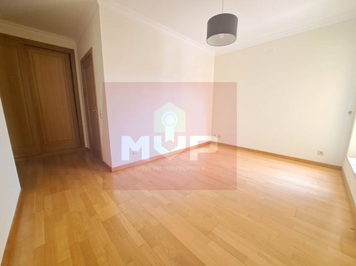 Image No.10-3 Bed Apartment for sale