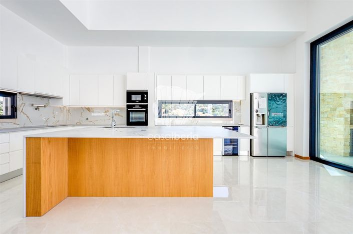 Image No.20-4 Bed House for sale