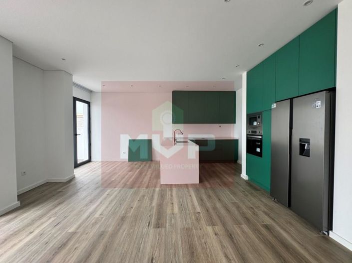 Image No.1-4 Bed House for sale