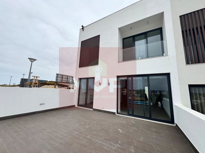 Image No.2-4 Bed House for sale