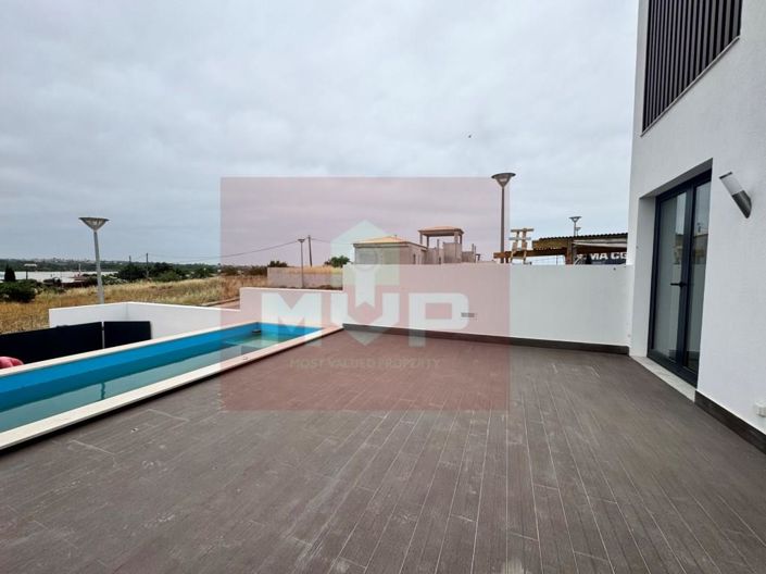 Image No.26-4 Bed House for sale