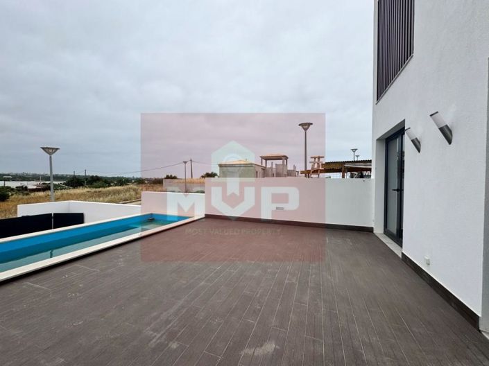 Image No.3-4 Bed House for sale